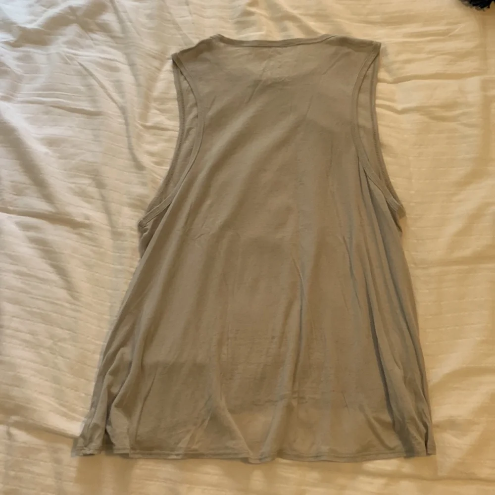 Skull and butterfly top - Picture 2 of 3